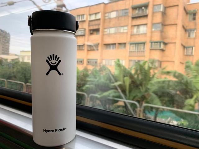 四個(gè)戶外品牌裝備實(shí)測(cè),速干T恤、速干褲、羊毛襪和保溫瓶