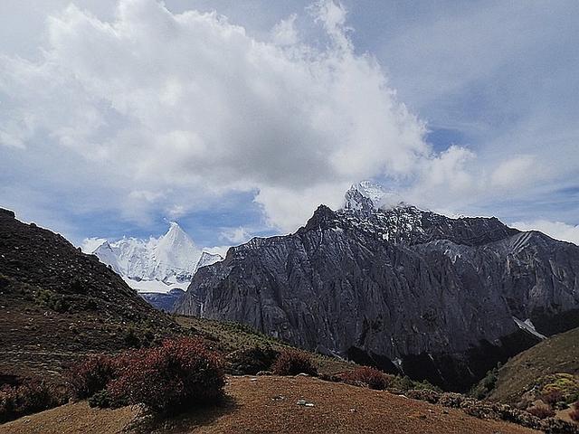 洛克線四川木里亞丁徒步穿越,一生必走的徒步路線
