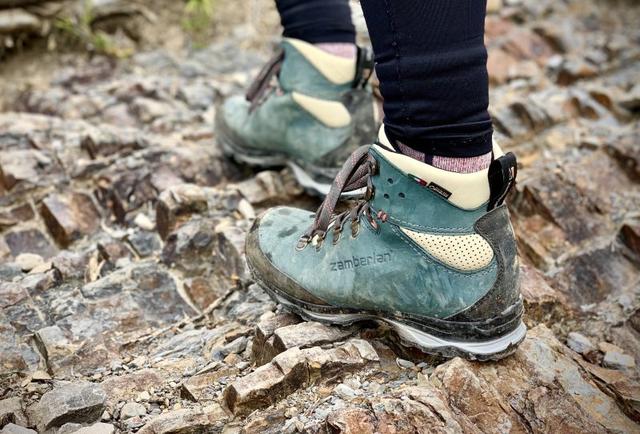 登山鞋推薦,Zamberlan(贊貝拉)防水高幫皮革登山鞋測評