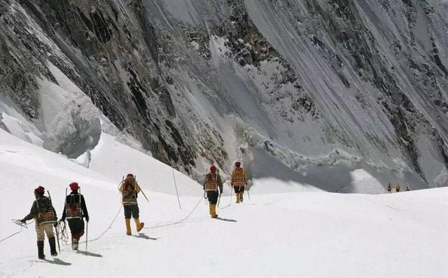 戶外知識,戶外旅程中不同路面的徒步技巧