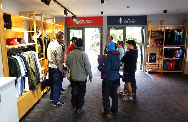 初到新西蘭南島,直升機體驗冰川徒步半日游