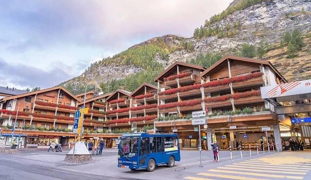 瑞士采爾馬特自由行,阿爾卑斯山下的童話(huà)小鎮(zhèn)