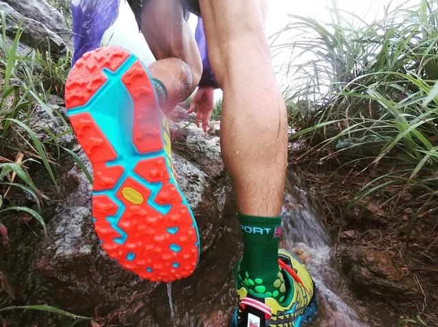 hoka one one越野跑鞋評測,雪地和污泥路面的最佳跑鞋 hoka one one越野跑鞋評測,雪地和污泥路面的最佳跑鞋