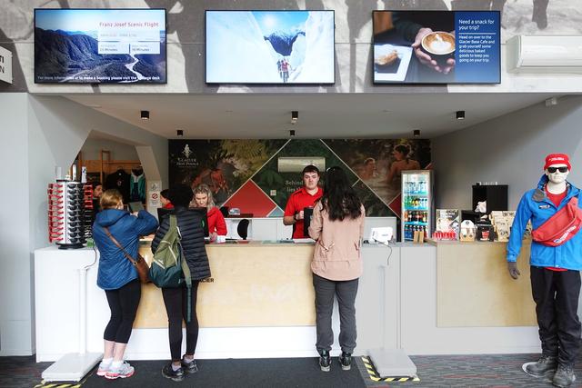 初到新西蘭南島,直升機體驗冰川徒步半日游