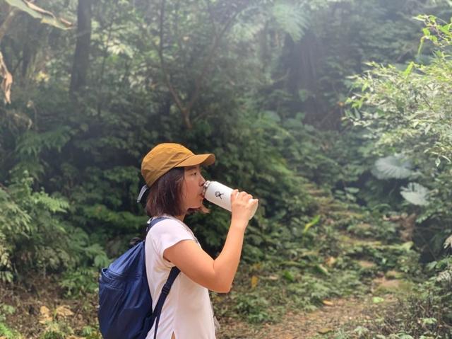 四個(gè)戶外品牌裝備實(shí)測(cè),速干T恤、速干褲、羊毛襪和保溫瓶