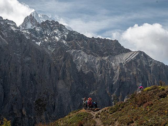 洛克線四川木里亞丁徒步穿越,一生必走的徒步路線