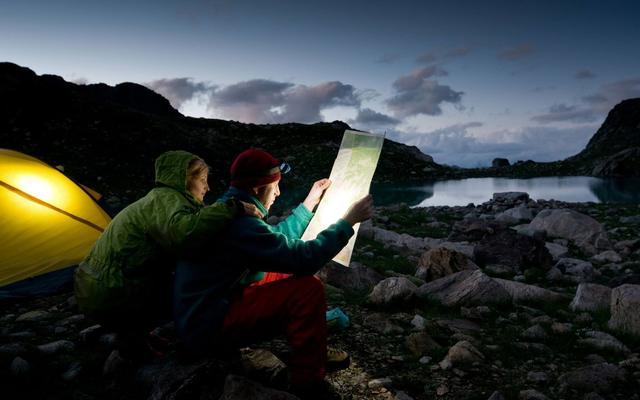 徒步、露營必備的照明裝備,什么樣的頭燈更適合野外露營呢?