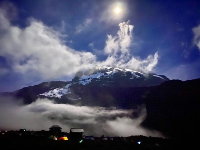 登上非洲之巔乞力馬扎羅山,瑞士Odlo奧遞樂保暖內衣實測