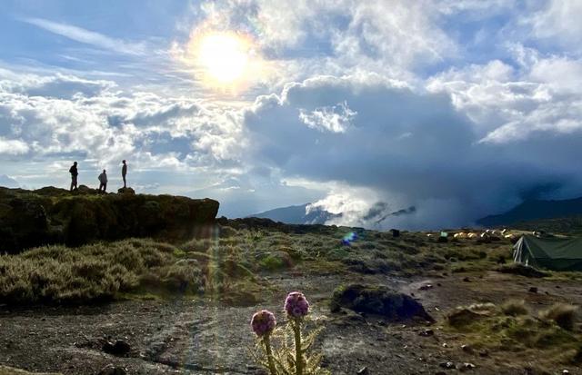 登上非洲之巔乞力馬扎羅山,瑞士Odlo奧遞樂保暖內衣實測