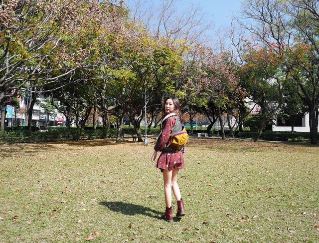 腰包怎么背好看,戶外品牌也可以背出新時尚