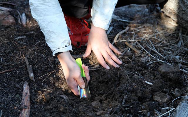 戶外野營方便又好用,帶一把超輕戶外裝備便鏟