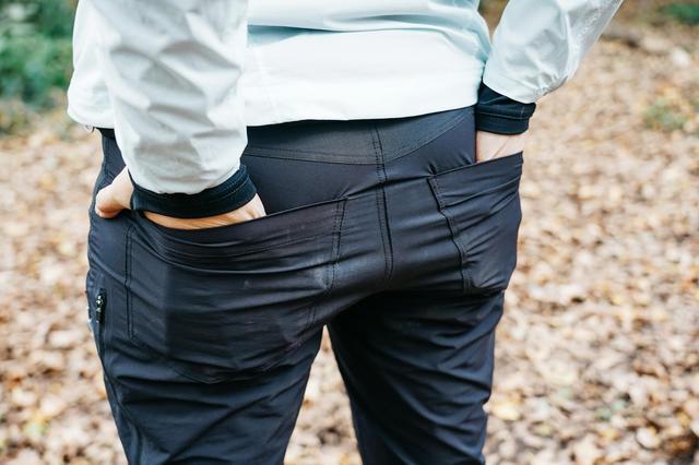 去爬山穿短褲方便還是穿長(zhǎng)褲好?分享兩款戶外速干褲