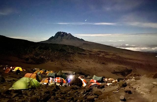 登上非洲之巔乞力馬扎羅山,瑞士Odlo奧遞樂保暖內衣實測