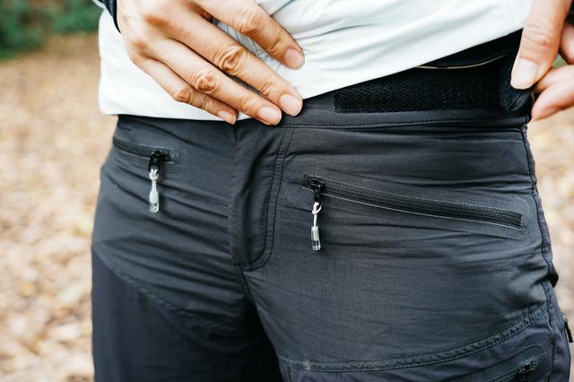 去爬山穿短褲方便還是穿長(zhǎng)褲好?分享兩款戶外速干褲