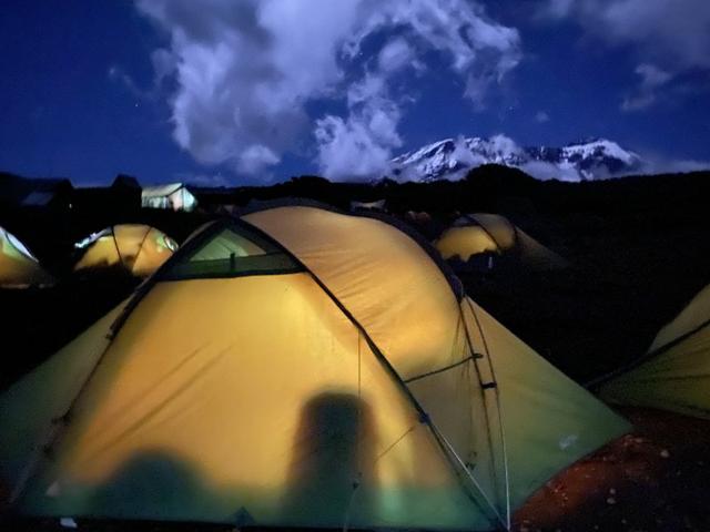 登上非洲之巔乞力馬扎羅山,瑞士Odlo奧遞樂保暖內衣實測