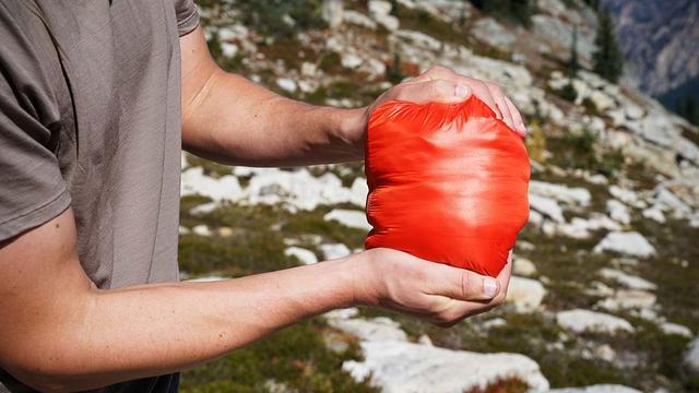 棉服和羽絨服哪個更保暖?看完別買錯了