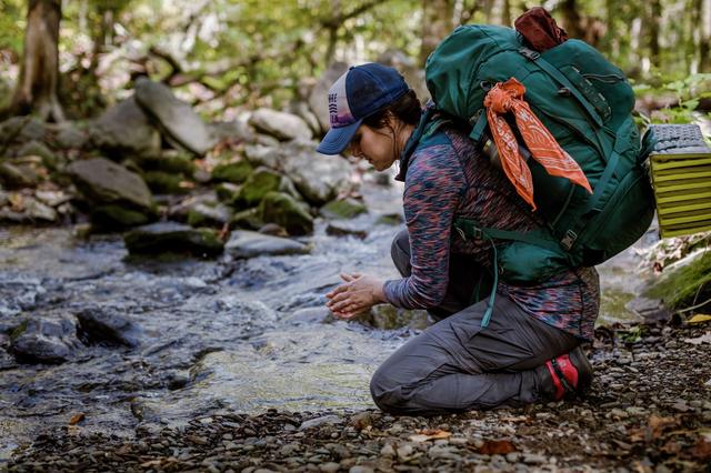 如何選擇戶外裝備,關(guān)于登山背包與您的小背包里的最基本裝備