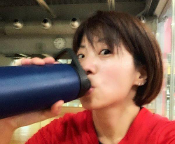 駝峰CamelBak多用途保溫水杯開箱評測,給你不一樣的喝水體驗