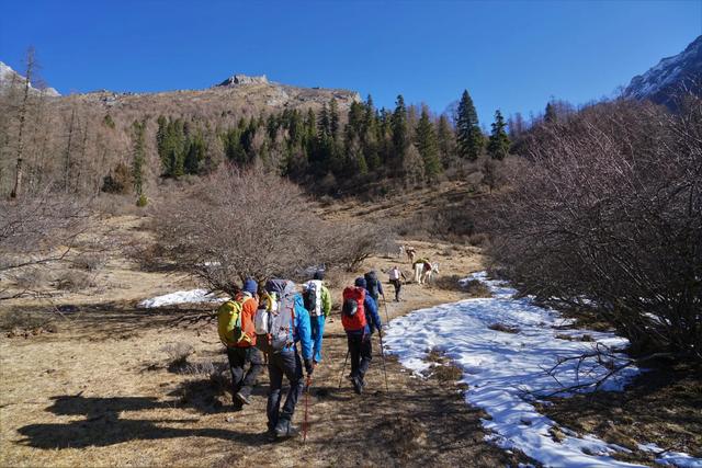 四姑娘雪山攀登,攀駱駝峰的點點記憶