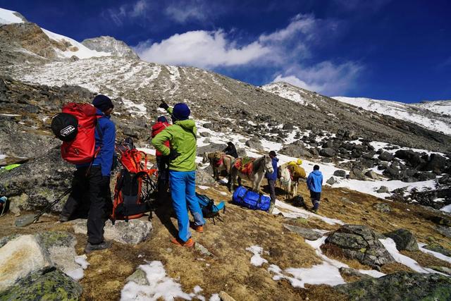 四姑娘雪山攀登,攀駱駝峰的點點記憶