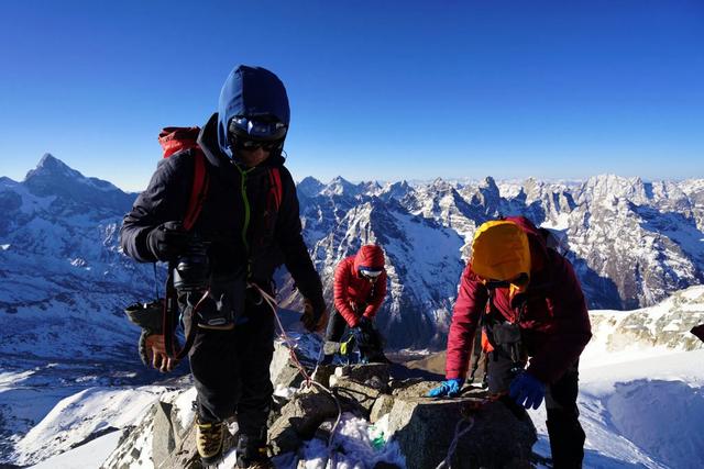 四姑娘雪山攀登,攀駱駝峰的點點記憶
