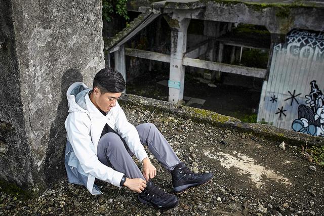 想要一雙有戶外元素的日常搭配鞋,何不直接試試戶外頂尖品牌?