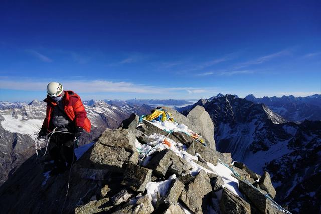 四姑娘雪山攀登,攀駱駝峰的點點記憶