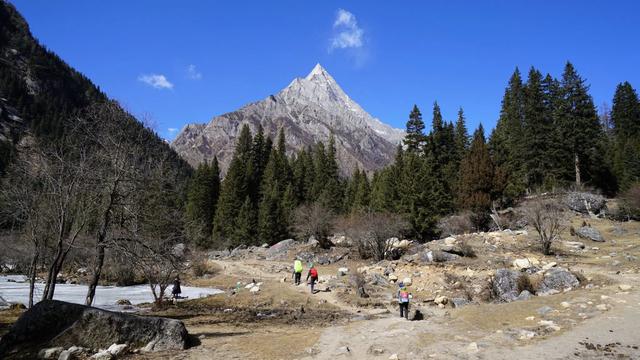 四姑娘雪山攀登,攀駱駝峰的點點記憶