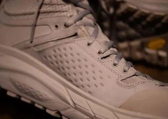 戶外鞋很土?開箱看看這雙Hoka one one好不好看