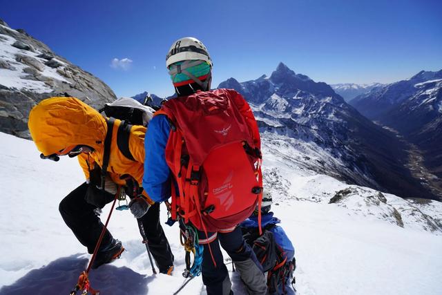 四姑娘雪山攀登,攀駱駝峰的點點記憶