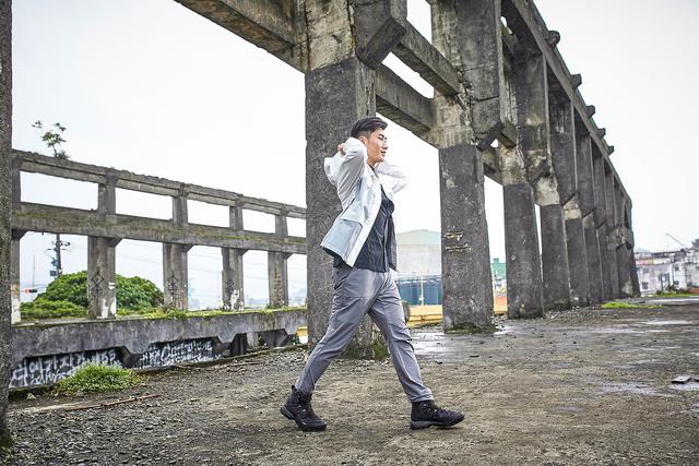 想要一雙有戶外元素的日常搭配鞋,何不直接試試戶外頂尖品牌?