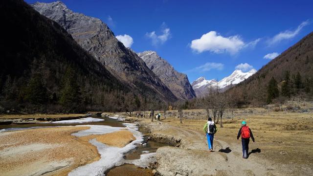 四姑娘雪山攀登,攀駱駝峰的點點記憶