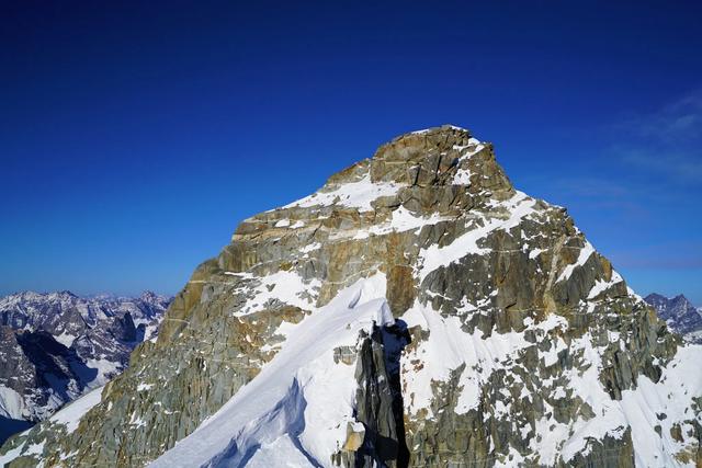 四姑娘雪山攀登,攀駱駝峰的點點記憶