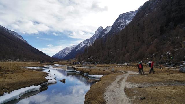 四姑娘雪山攀登,攀駱駝峰的點點記憶