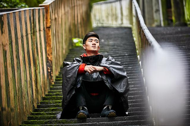 想要一雙有戶外元素的日常搭配鞋,何不直接試試戶外頂尖品牌?