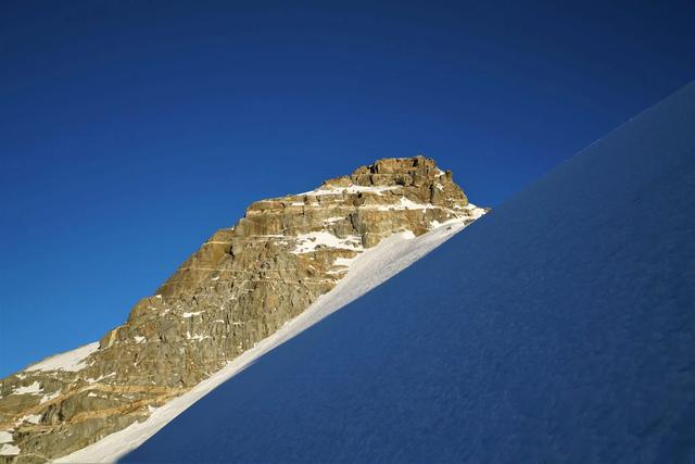 四姑娘雪山攀登,攀駱駝峰的點點記憶