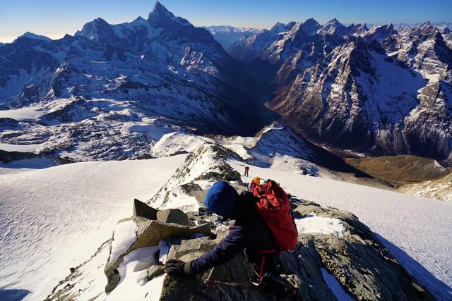 四姑娘雪山攀登,攀駱駝峰的點點記憶