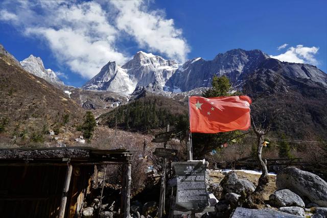 四姑娘雪山攀登,攀駱駝峰的點點記憶
