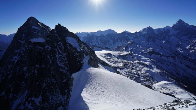 四姑娘雪山攀登,攀駱駝峰的點點記憶