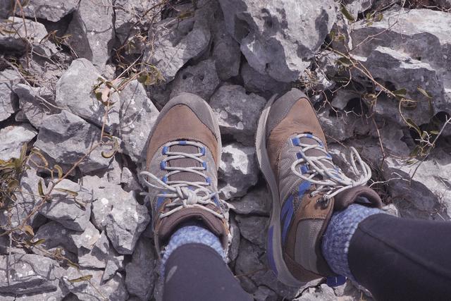 穿著Merrel(邁樂)戶外鞋陪著我上山下海,一雙即能滿足旅途上不同需求