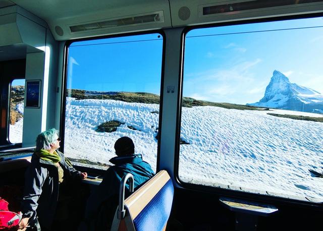 瑞士采爾馬特,上冰川天堂看馬特洪峰的湖中倒影