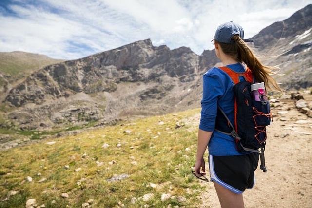 戶外新手登山裝備,來擁抱大自然必學的時尚女子穿搭