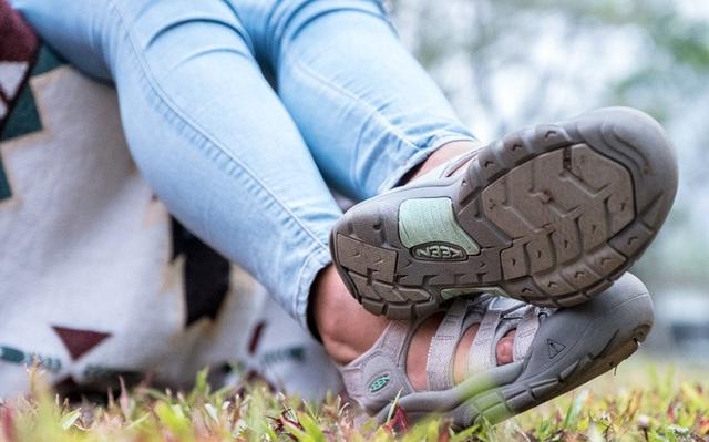 玩出不一樣的戶外,露營必備用品Keen涼鞋實測