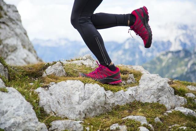 戶外新手登山裝備,來擁抱大自然必學的時尚女子穿搭