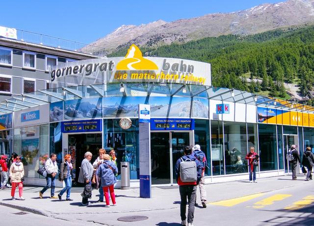 瑞士采爾馬特,上冰川天堂看馬特洪峰的湖中倒影