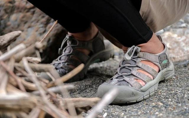 玩出不一樣的戶外,露營必備用品Keen涼鞋實測