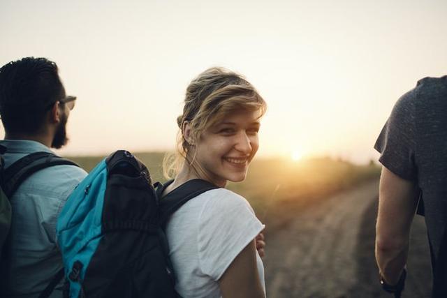 戶外新手登山裝備,來擁抱大自然必學的時尚女子穿搭
