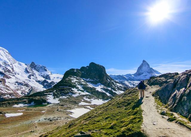 瑞士采爾馬特,上冰川天堂看馬特洪峰的湖中倒影
