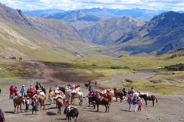 海拔5200米的秘魯彩虹山,看著就想去走一遍