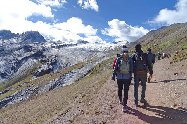 海拔5200米的秘魯彩虹山,看著就想去走一遍